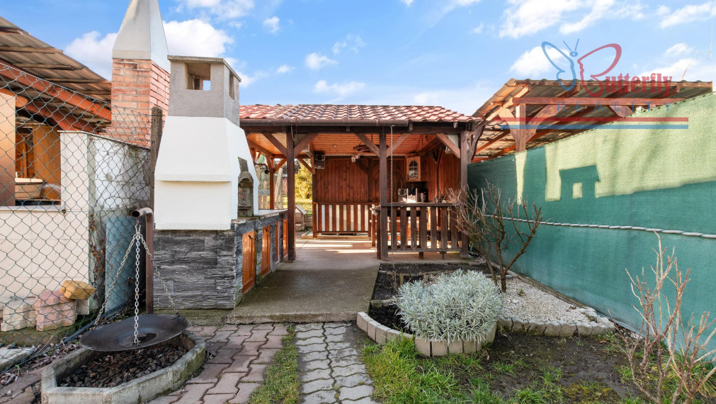 NA PREDAJ: tichý domov s kúskom prírody - zariadený 3 izb. byt so záhradkou v Lehniciach