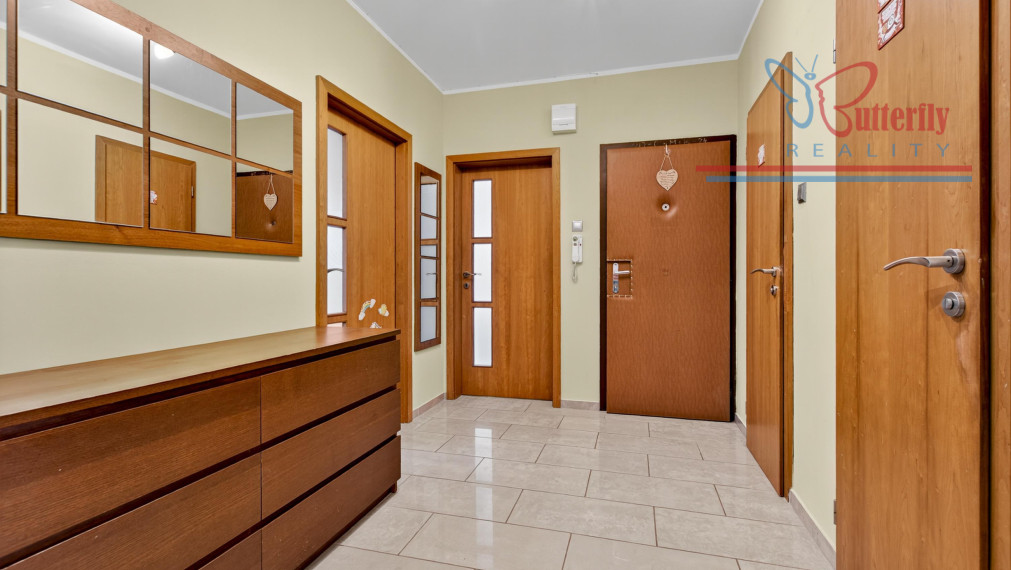 PREDAJ - 4-izbový byt na Nejedlého ulici, Bratislava – Dúbravka