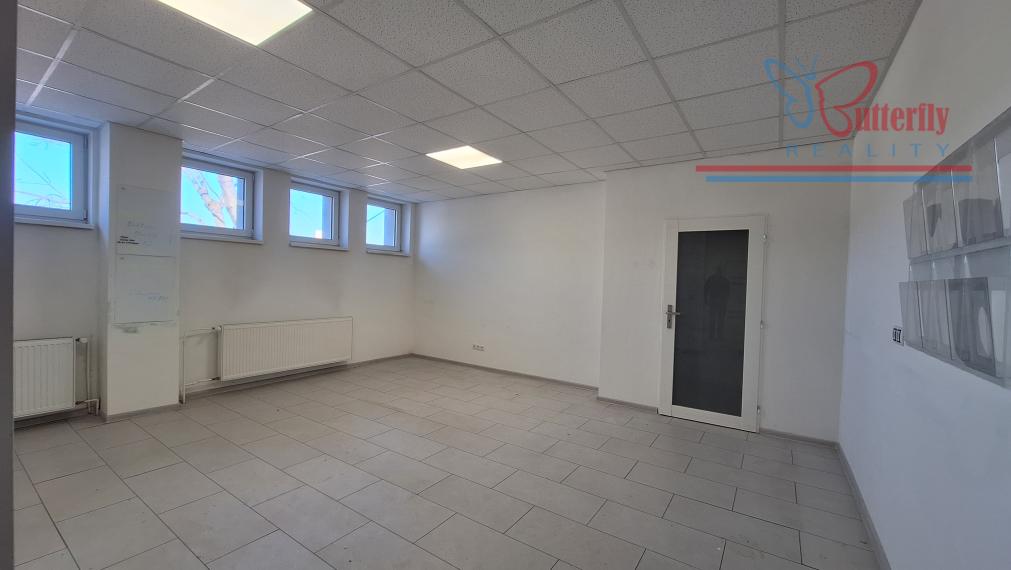 NA PRENÁJOM: sklady, kancelárie, spevnené plochy – Kopčianska ul.