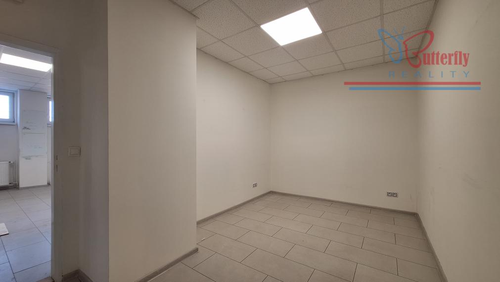 NA PRENÁJOM: sklady, kancelárie, spevnené plochy – Kopčianska ul.