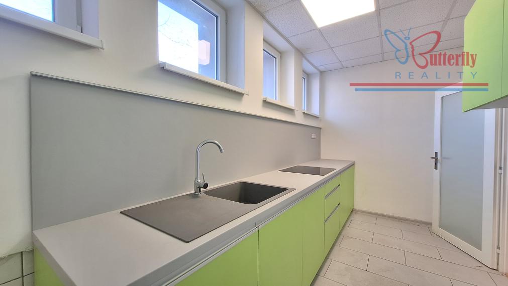 NA PRENÁJOM: sklady, kancelárie, spevnené plochy – Kopčianska ul.