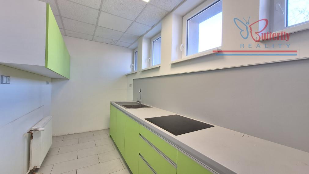 NA PRENÁJOM: sklady, kancelárie, spevnené plochy – Kopčianska ul.