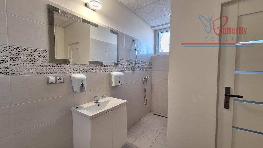 NA PRENÁJOM: sklady, kancelárie, spevnené plochy – Kopčianska ul.