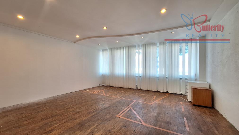 NA PRENÁJOM: sklady, kancelárie, spevnené plochy – Kopčianska ul.