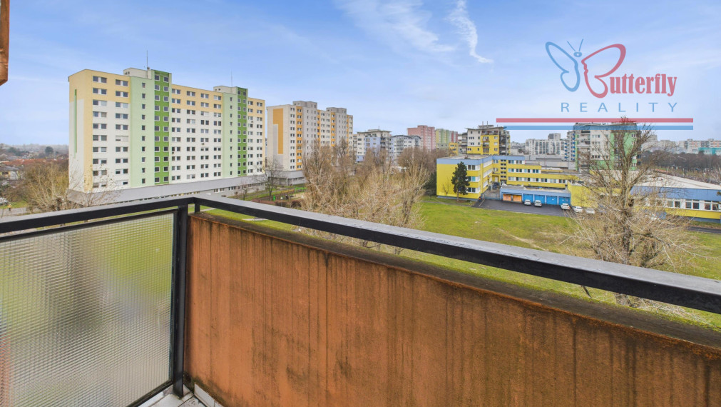 PONÚKAME NA PREDAJ NÁDHERNÝ 2 IZBOVÝ BYT NA UZBECKEJ ULICI.