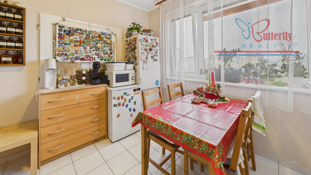 PONÚKAME NA PREDAJ NÁDHERNÝ 2 IZBOVÝ BYT NA UZBECKEJ ULICI.