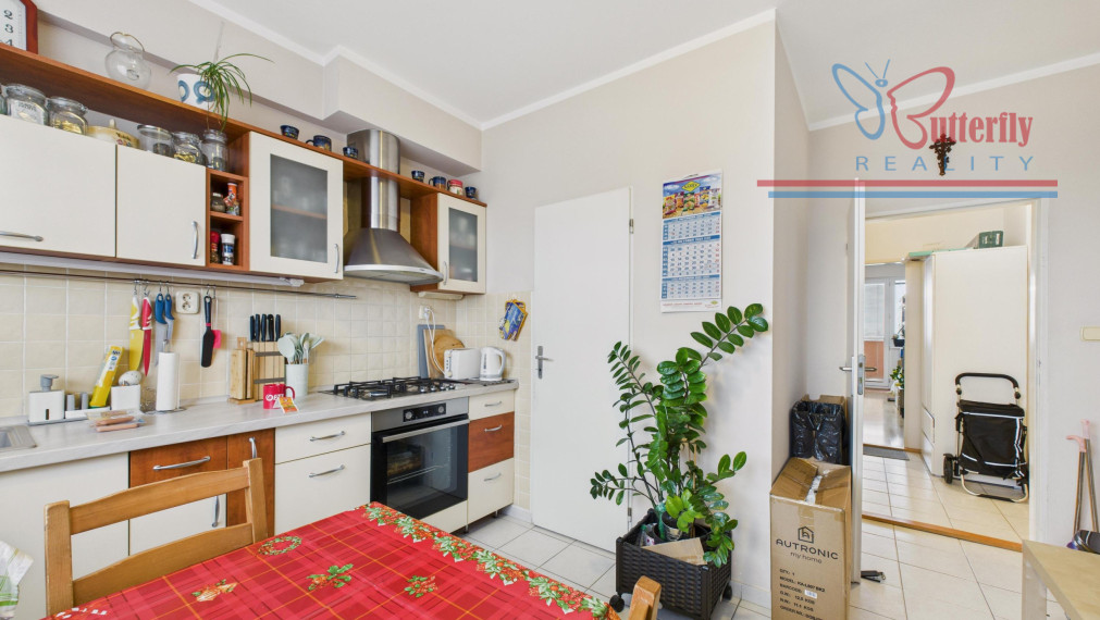 PONÚKAME NA PREDAJ NÁDHERNÝ 2 IZBOVÝ BYT NA UZBECKEJ ULICI.