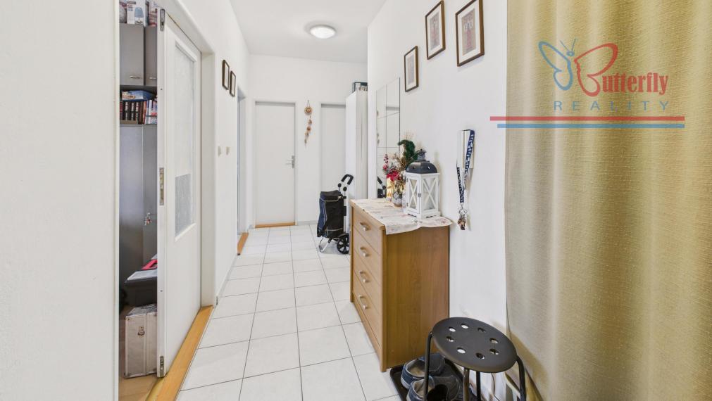 PONÚKAME NA PREDAJ NÁDHERNÝ 2 IZBOVÝ BYT NA UZBECKEJ ULICI.