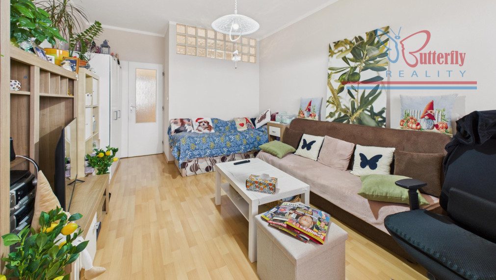 PONÚKAME NA PREDAJ NÁDHERNÝ 2 IZBOVÝ BYT NA UZBECKEJ ULICI.