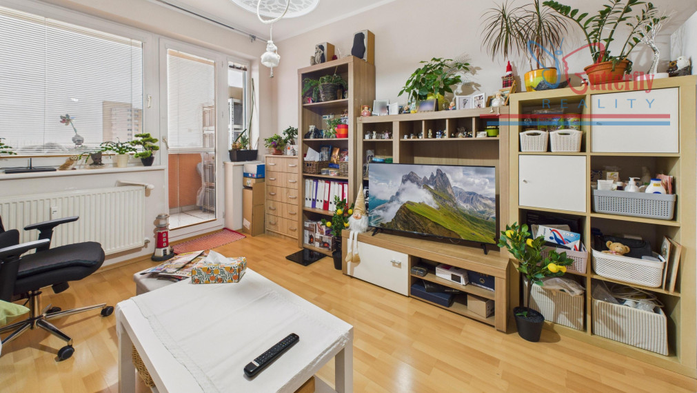 PONÚKAME NA PREDAJ NÁDHERNÝ 2 IZBOVÝ BYT NA UZBECKEJ ULICI.