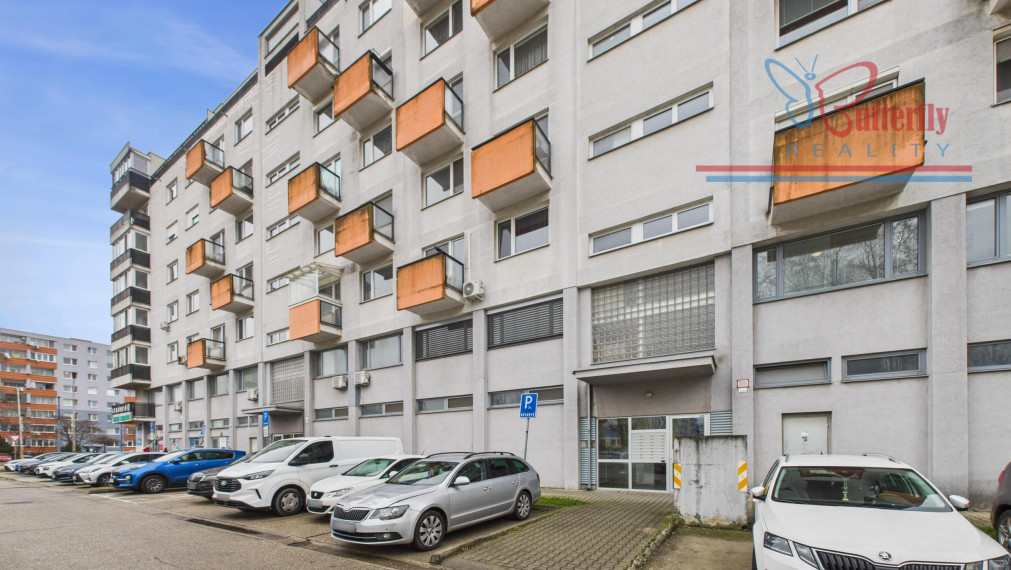 PONÚKAME NA PREDAJ NÁDHERNÝ 2 IZBOVÝ BYT NA UZBECKEJ ULICI.