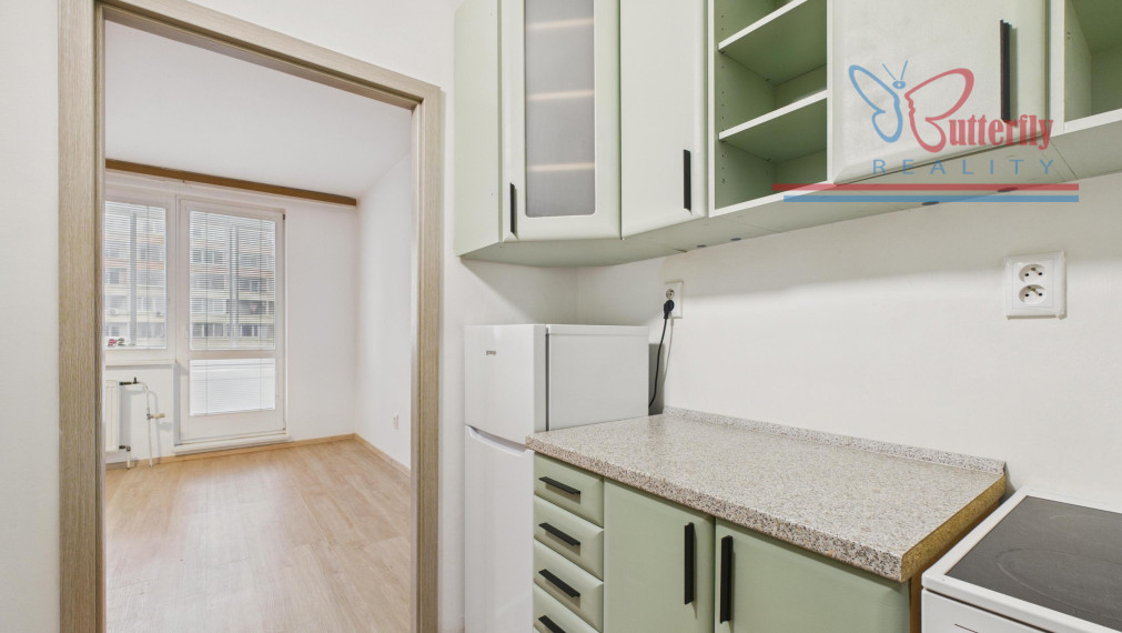 PONÚKAME NA PREDAJ ÚTULNÚ GARZÓNKU  NA ŠUSTEKOVEJ  ULICI V PETRŽALKE.