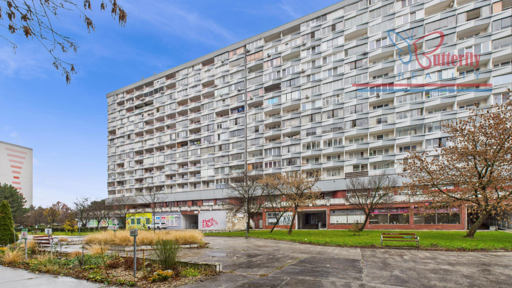 PONÚKAME NA PREDAJ ÚTULNÚ GARZÓNKU  NA ŠUSTEKOVEJ  ULICI V PETRŽALKE.