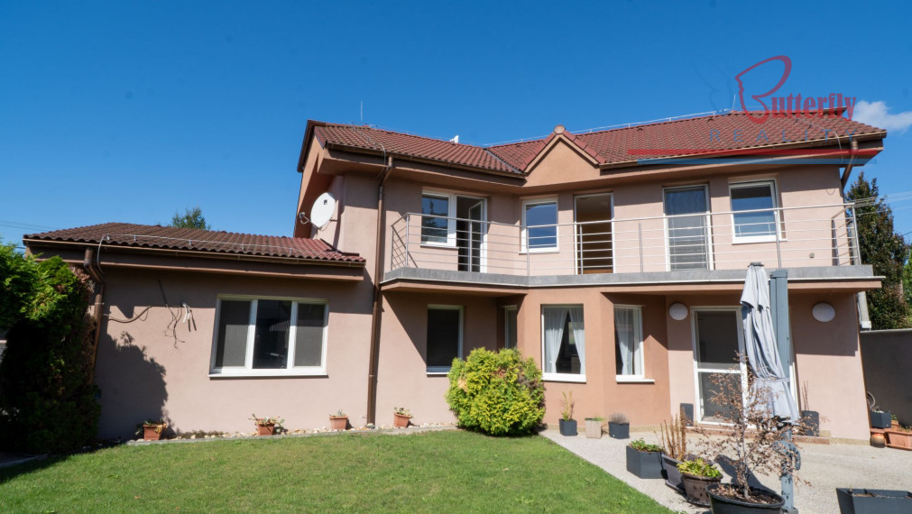 PREDAJ 5-izb. rodinný dom s kanceláriou, záhradou a garážou