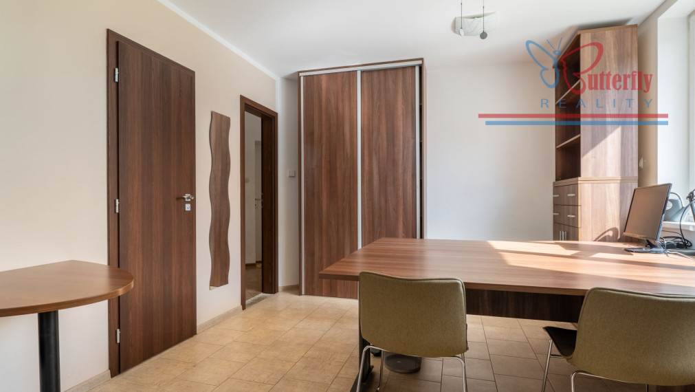 PREDAJ 5-izb. rodinný dom s kanceláriou, záhradou a garážou