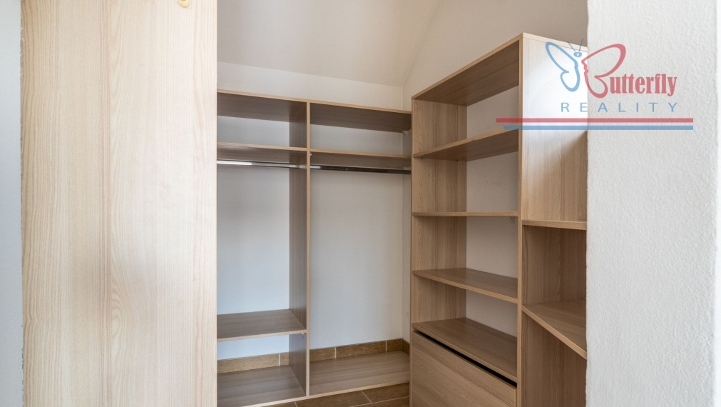 PREDAJ 5-izb. rodinný dom s kanceláriou, záhradou a garážou