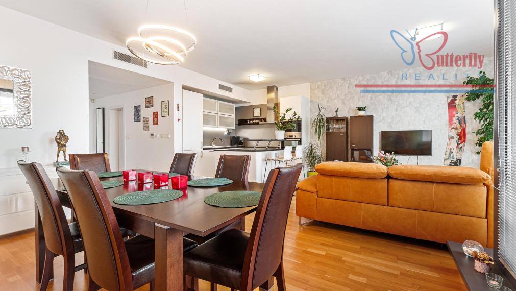 Priestranný 3-izbový byt s predzáhradkou, terasou a výhľadom