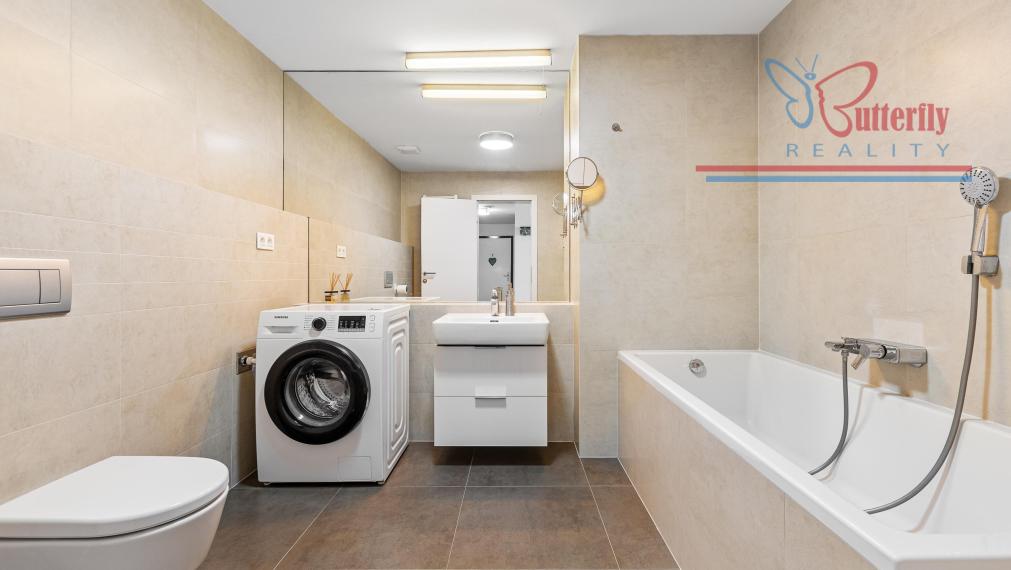 Priestranný 3-izbový byt s predzáhradkou, terasou a výhľadom