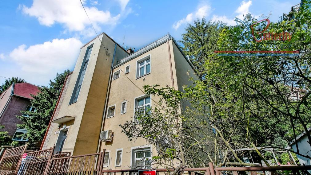 Dve samostatné izby a parkovacie miesto