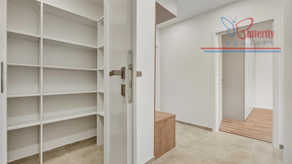 Veľkorysý 2i byt (60 m²) v Ružinove – Čerstvá rekonštrukcia & Klíma