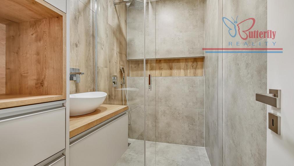 Veľkorysý 2i byt (60 m²) v Ružinove – Čerstvá rekonštrukcia & Klíma