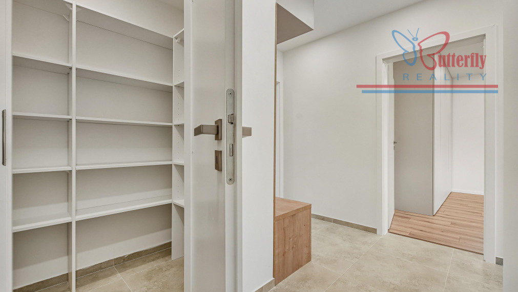 Veľkorysý 2i byt (60 m²) v Ružinove – Čerstvá rekonštrukcia & Klíma