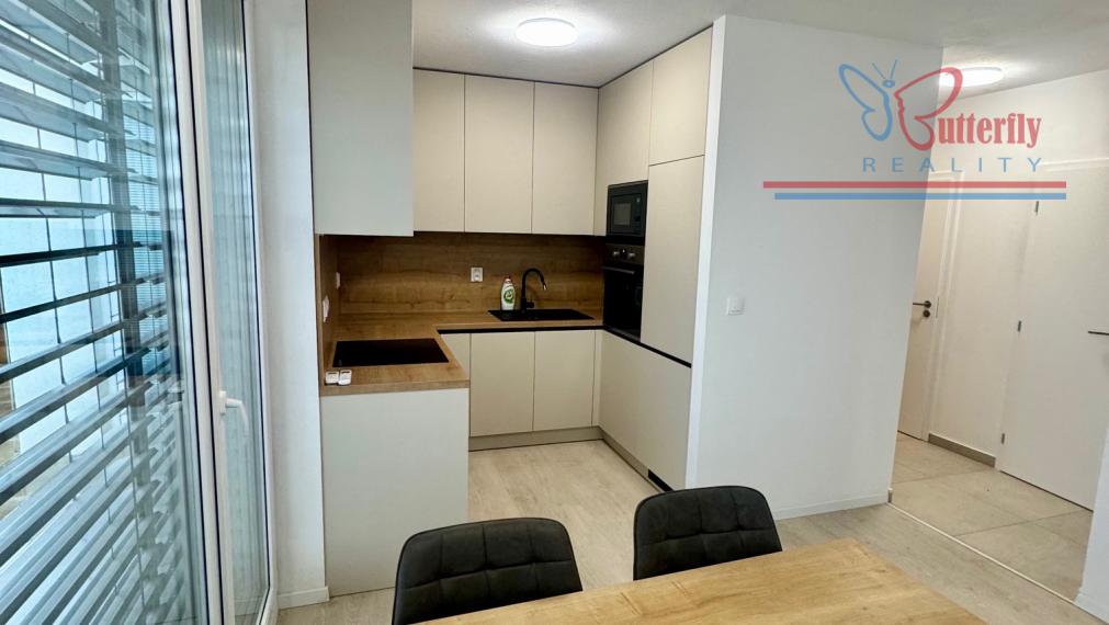 Strešný 3-izbový byt s veľkou terasou na prenájom – Ivanka pri Dunaji, Bernolákovská