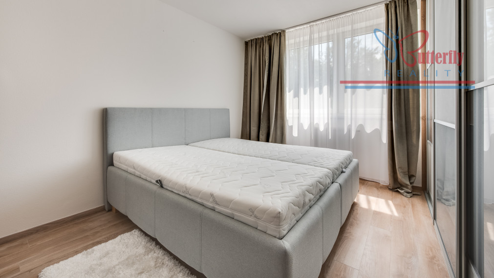 Na prenájom 2 izb byt s parkovacím státim Dúbravčická