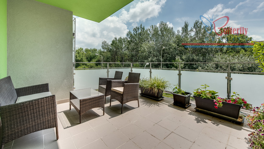 Na prenájom 2 izb byt s parkovacím státim Dúbravčická