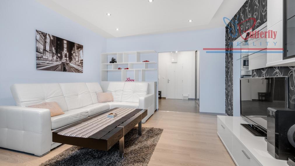 REZERVOVANÝ Veľký 4i zrenovovaný byt, 97m2, Hrobákova, Petržalka