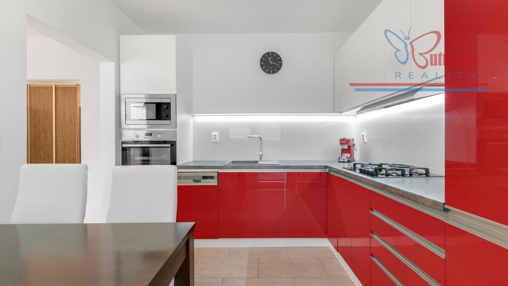 REZERVOVANÝ Veľký 4i zrenovovaný byt, 97m2, Hrobákova, Petržalka