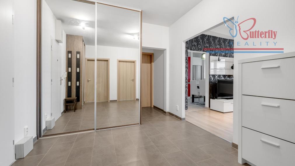 REZERVOVANÝ Veľký 4i zrenovovaný byt, 97m2, Hrobákova, Petržalka