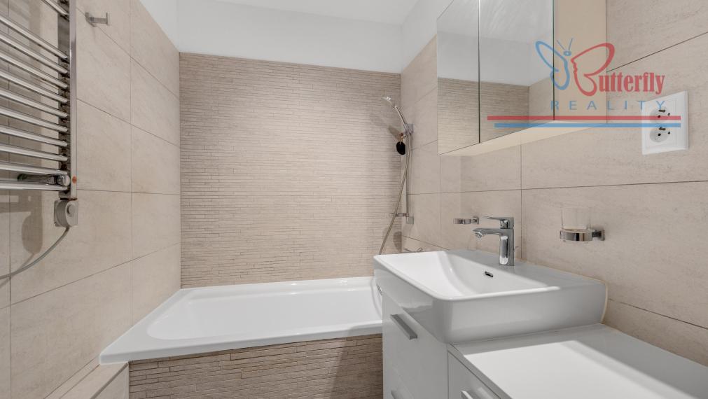 REZERVOVANÝ Veľký 4i zrenovovaný byt, 97m2, Hrobákova, Petržalka