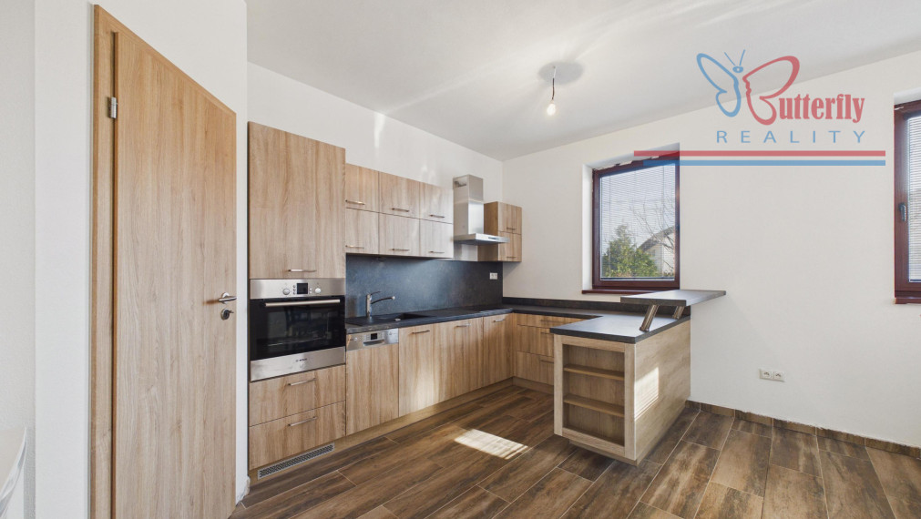 NA PREDAJ: rodinný dom s kráľovským pozemkom (2165 m2), Pavlice