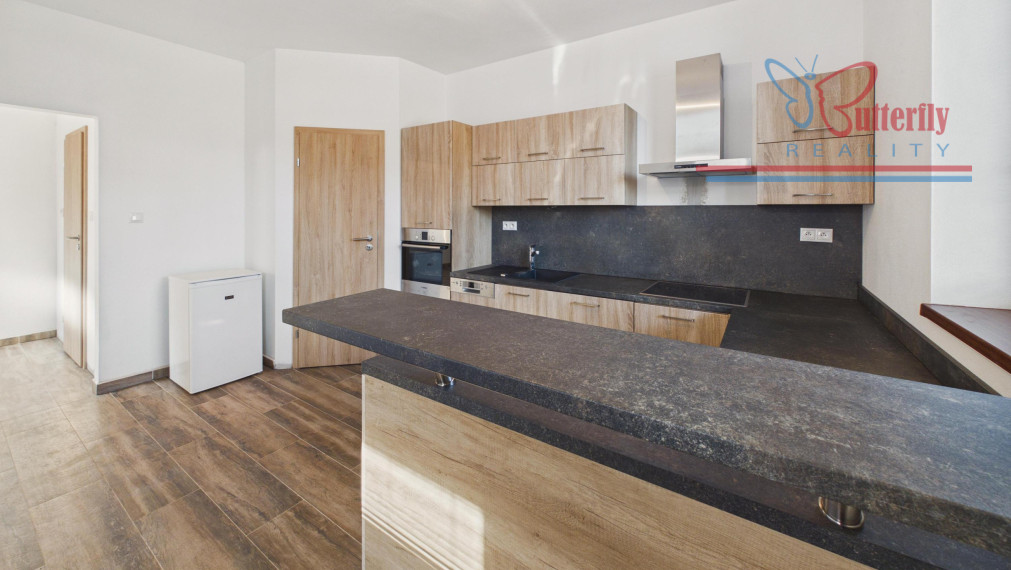 NA PREDAJ: rodinný dom s kráľovským pozemkom (2165 m2), Pavlice