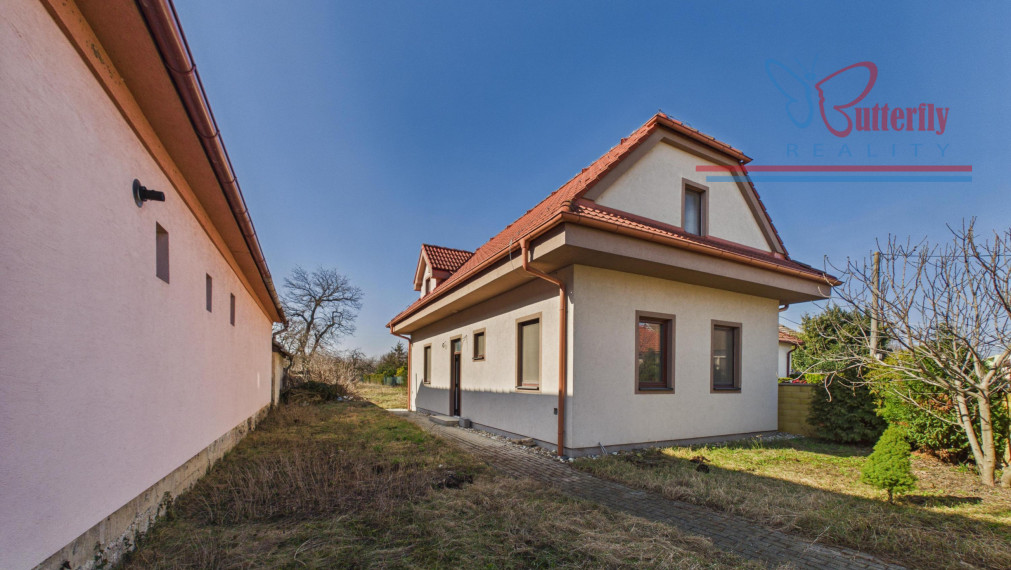 NA PREDAJ: rodinný dom s kráľovským pozemkom (2165 m2), Pavlice