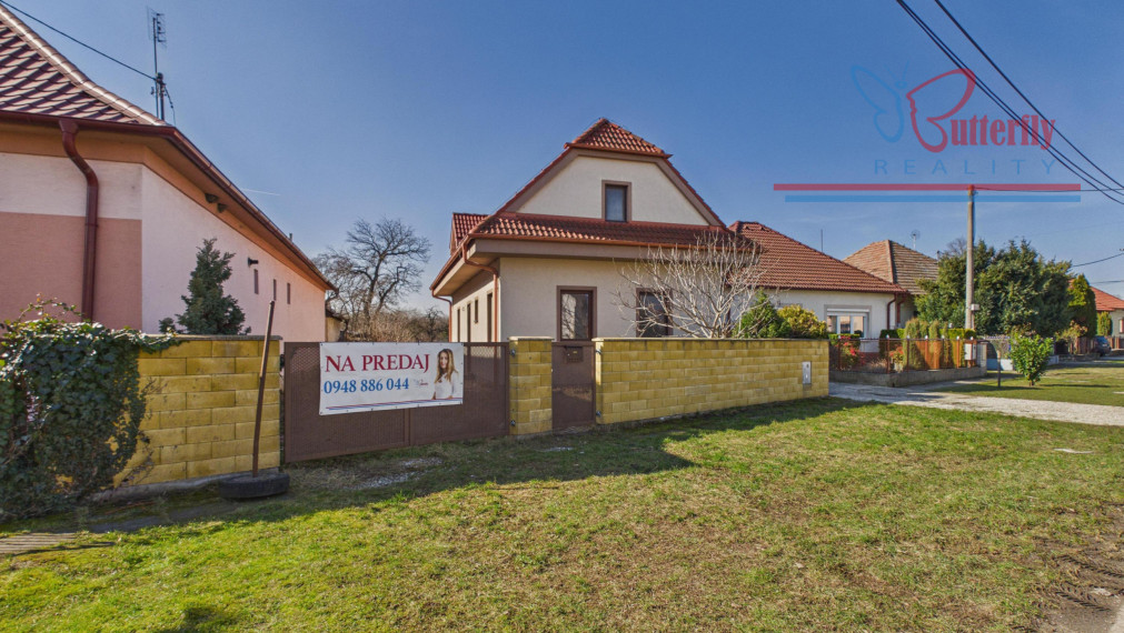 NA PREDAJ: rodinný dom s kráľovským pozemkom (2165 m2), Pavlice