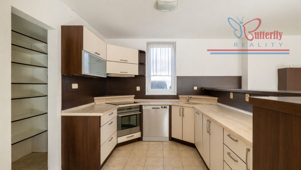 PREDAJ 5izb dom s kanceláriou, záhradou a garážou