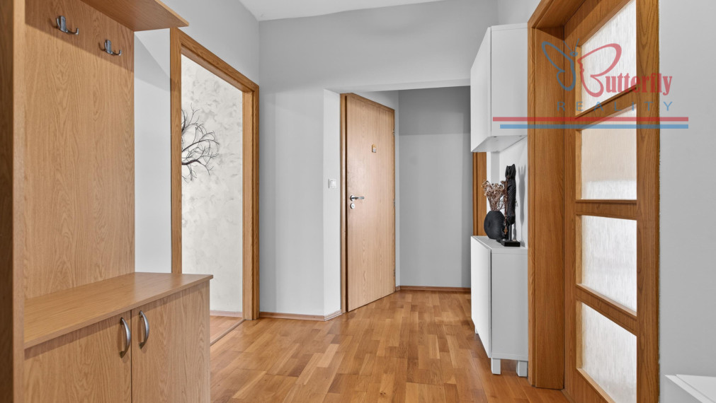 NA PREDAJ: 3-izbový byt s loggiou a klimatizáciou – Pezinok, L. Novomeského