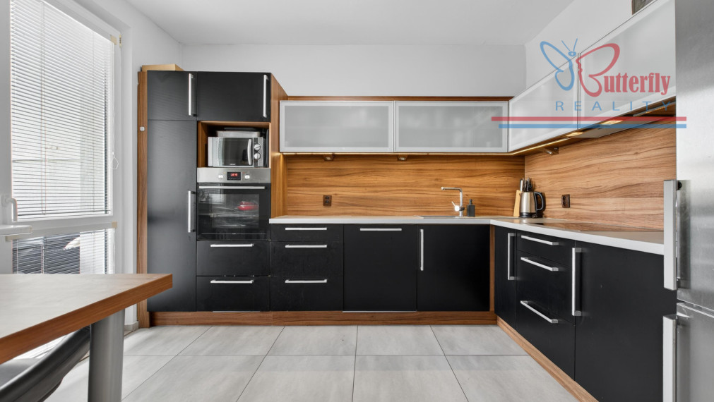 NA PREDAJ: 3-izbový byt s loggiou a klimatizáciou – Pezinok, L. Novomeského