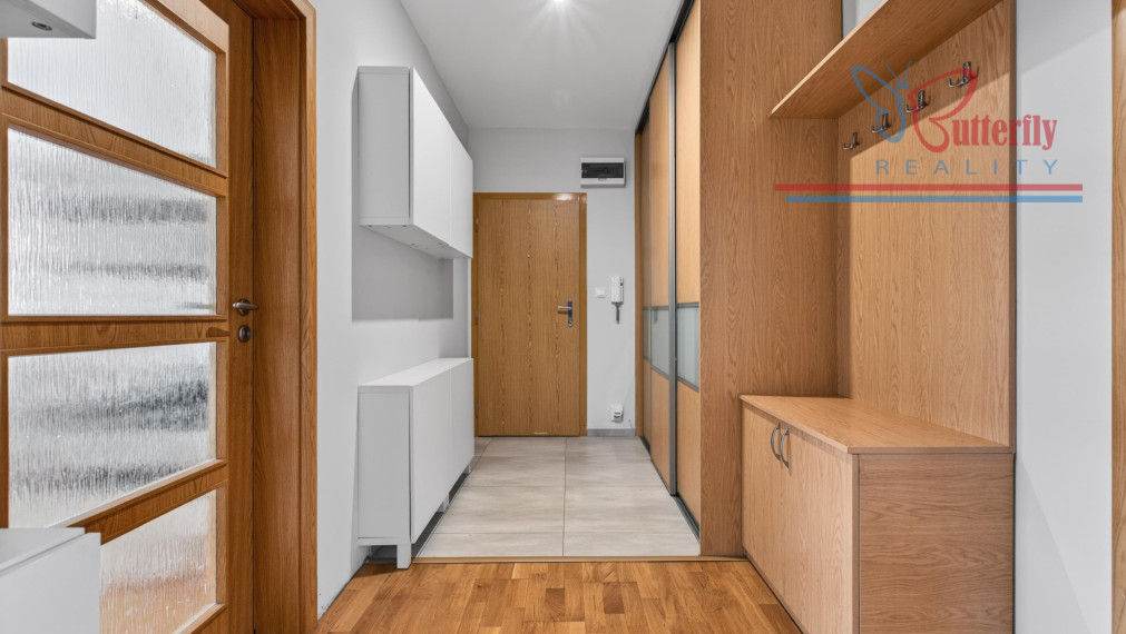 NA PREDAJ: 3-izbový byt s loggiou a klimatizáciou – Pezinok, L. Novomeského