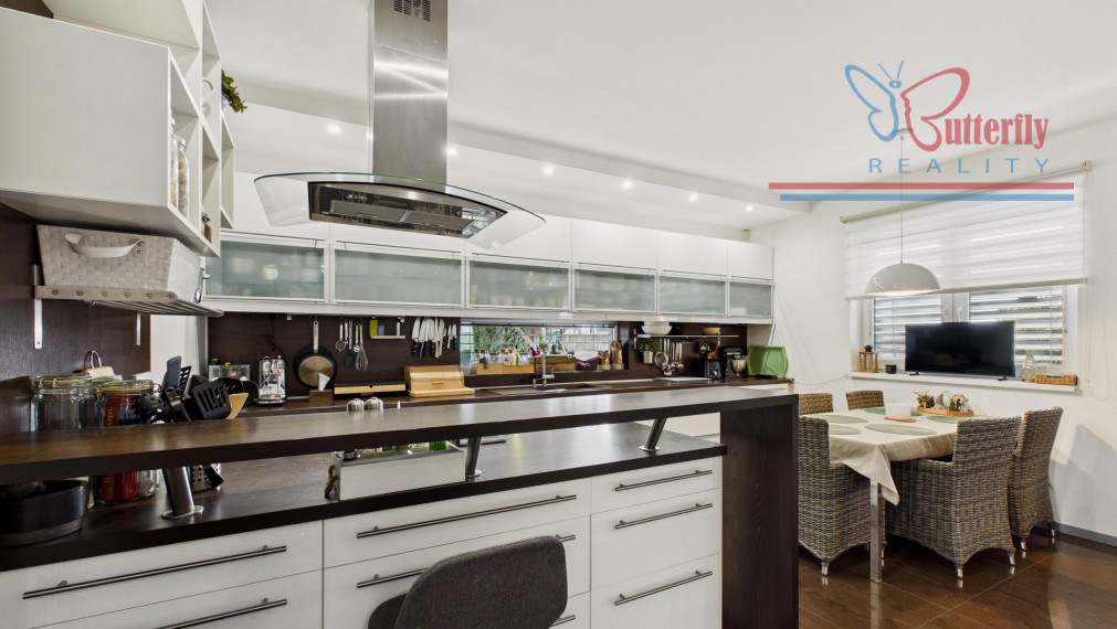 P R E D A J RODINNÝ DOM  V MALINOVE NA CINTORÍNSKEJ ULICI