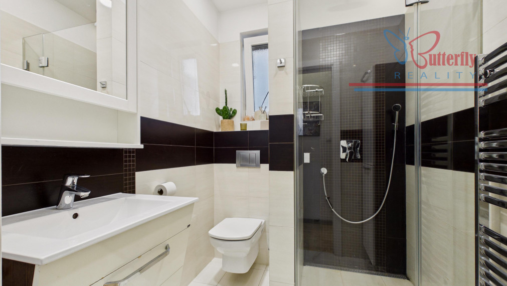 P R E D A J RODINNÝ DOM  V MALINOVE NA CINTORÍNSKEJ ULICI