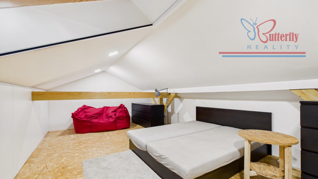 P R E D A J RODINNÝ DOM  V MALINOVE NA CINTORÍNSKEJ ULICI