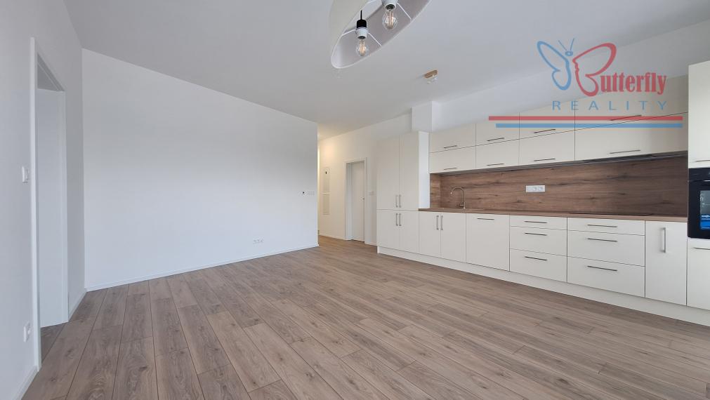 NA PRENÁJOM: 2 izb. byt, 2x balkón, parkovacie státie, Ulica Svornosti