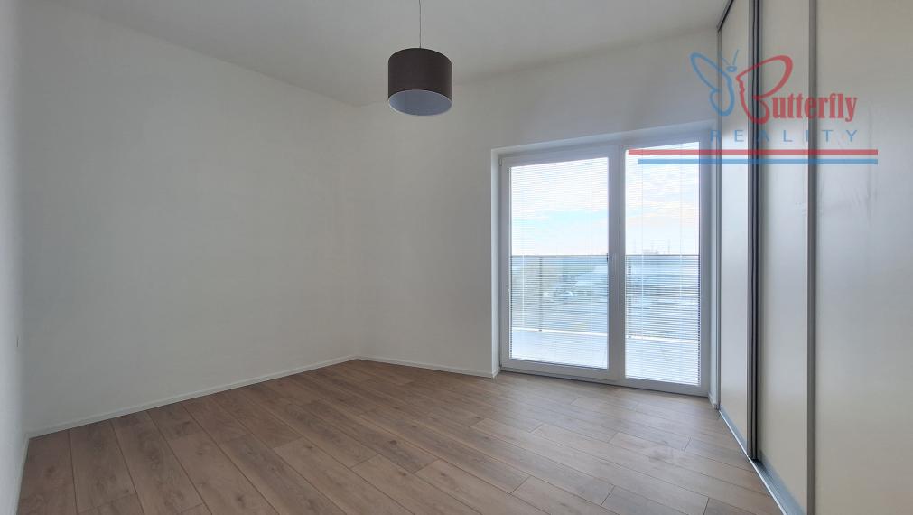 NA PRENÁJOM: 2 izb. byt, 2x balkón, parkovacie státie, Ulica Svornosti