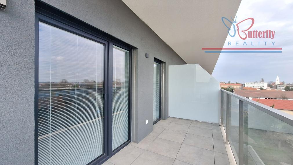 NA PRENÁJOM: 2 izb. byt, 2x balkón, parkovacie státie, Ulica Svornosti