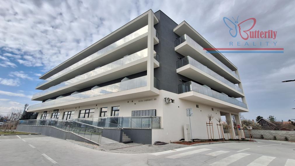 NA PRENÁJOM: 2 izb. byt, 2x balkón, parkovacie státie, Ulica Svornosti