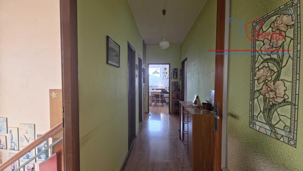 PREDAJ Rodinný dom s veľkorysým pozemkom v Handlovej – Robotnícka ulica