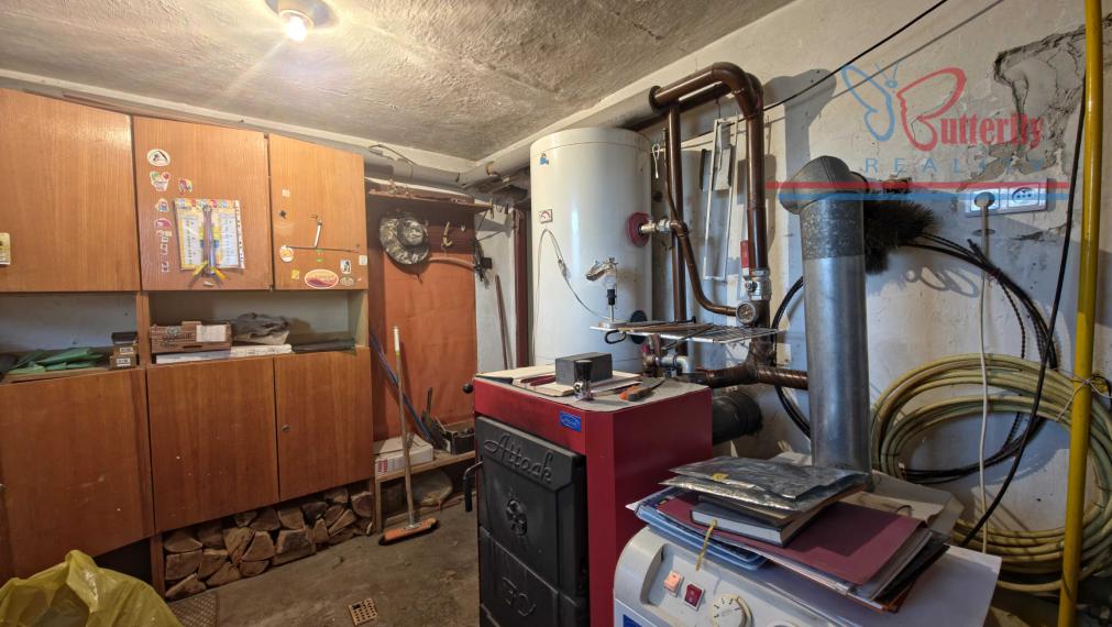 PREDAJ Rodinný dom s veľkorysým pozemkom v Handlovej – Robotnícka ulica